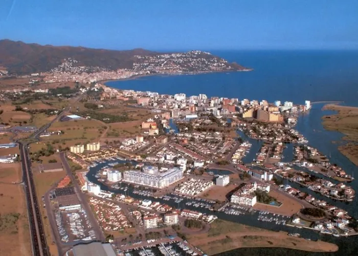 Rvhotels Port Canigo Apart-hotel La Garriga